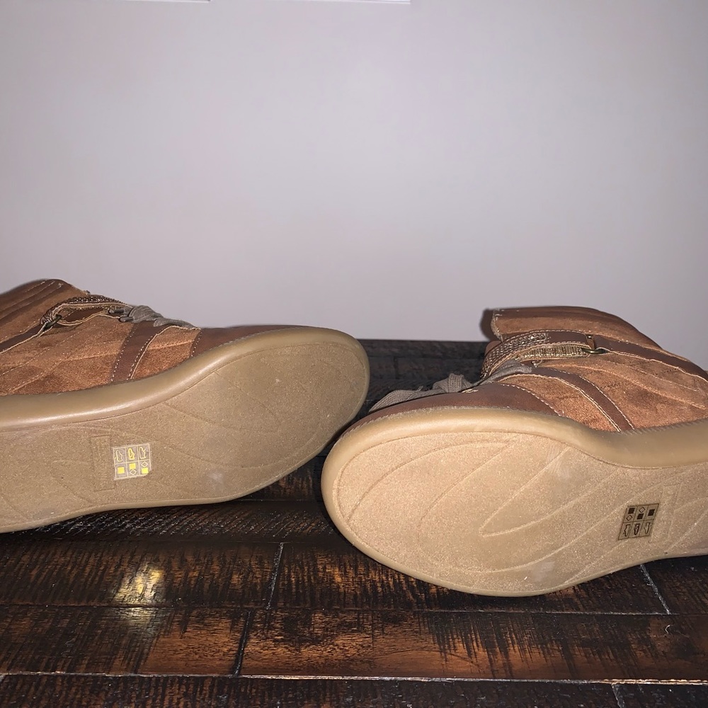 Pre-loved. Minimal wear. Please enlarge pictures to view. - Picture 9 of 13